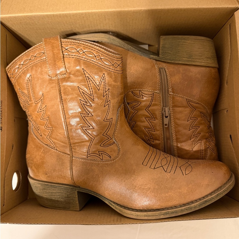 Coconuts by Matisse Brown Western Ankle Boots